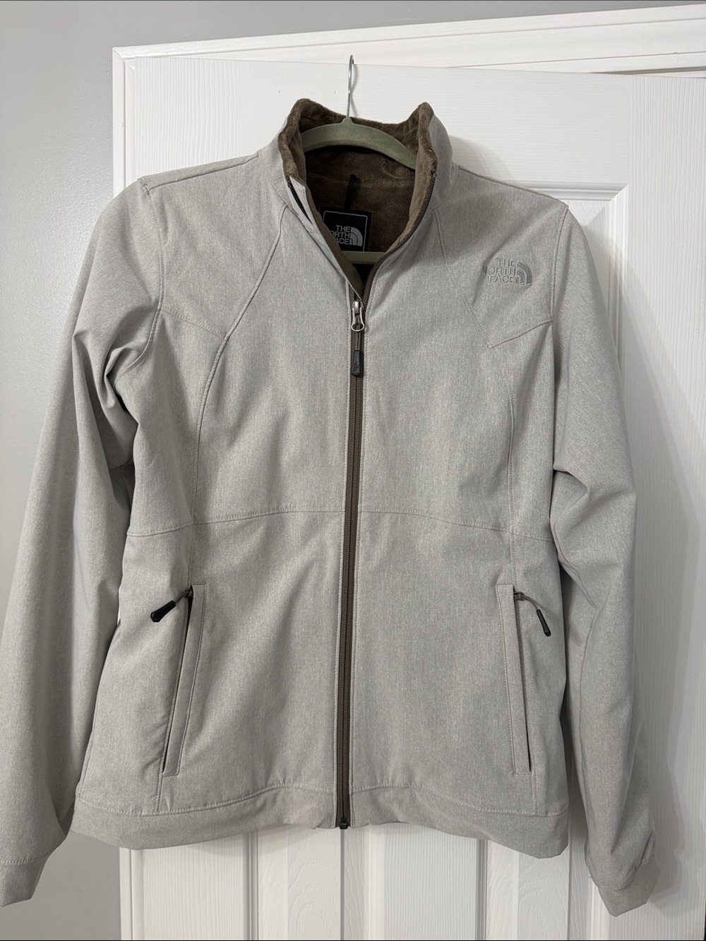 The North Face Women's Light Gray Softshell Utility Jacket